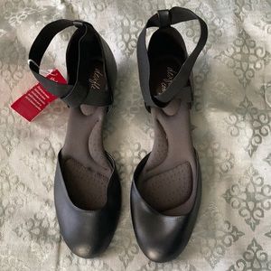 Round Toe Black Wedge Crisscross Ankle